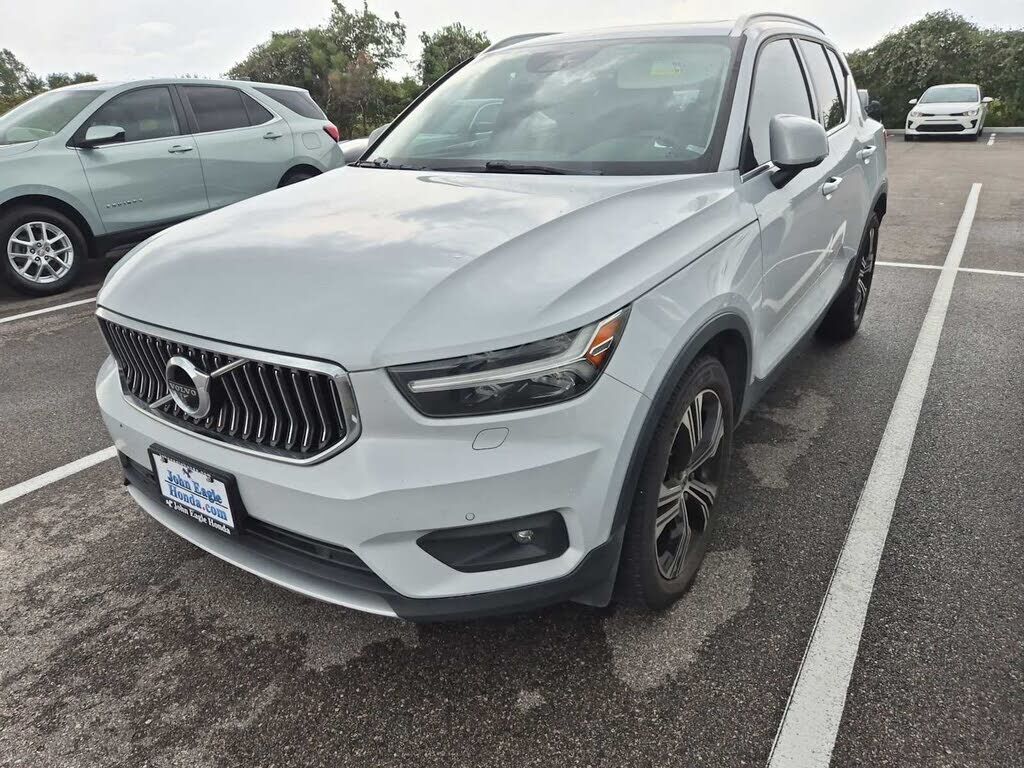2020 VOLVO XC40