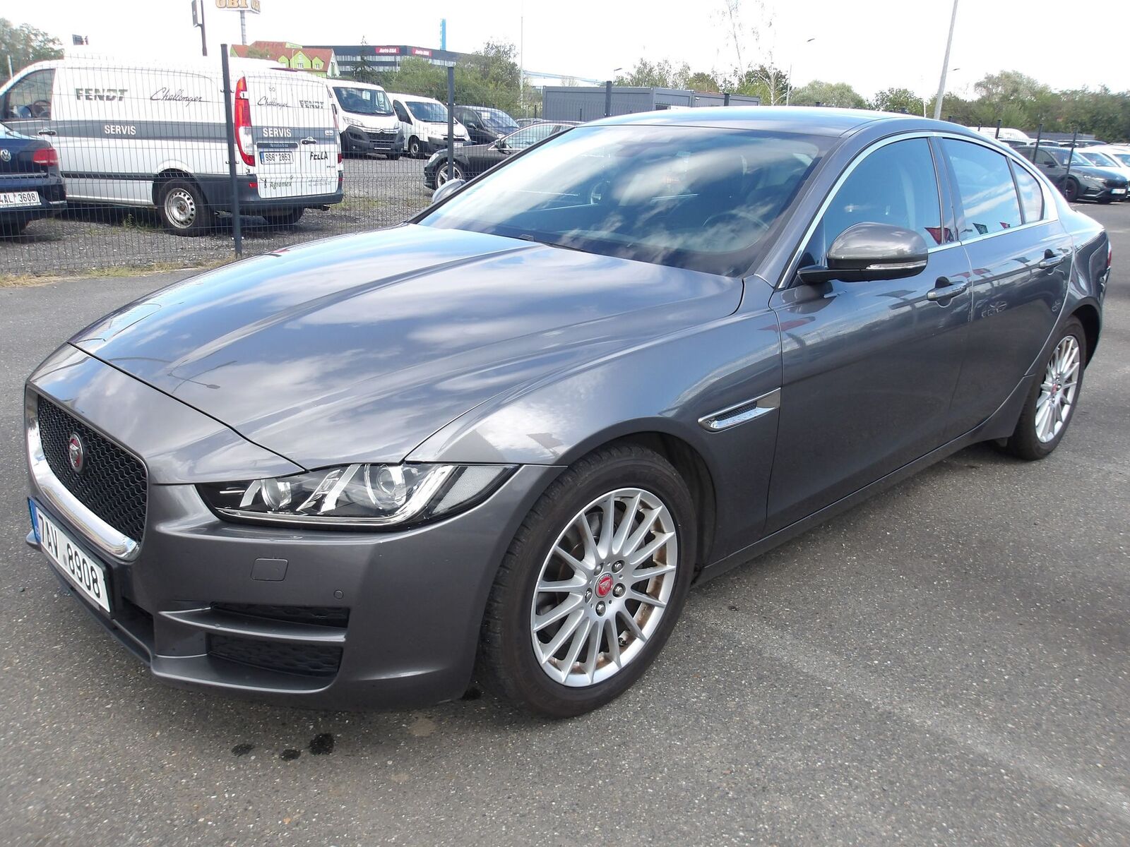 2018 JAGUAR XE