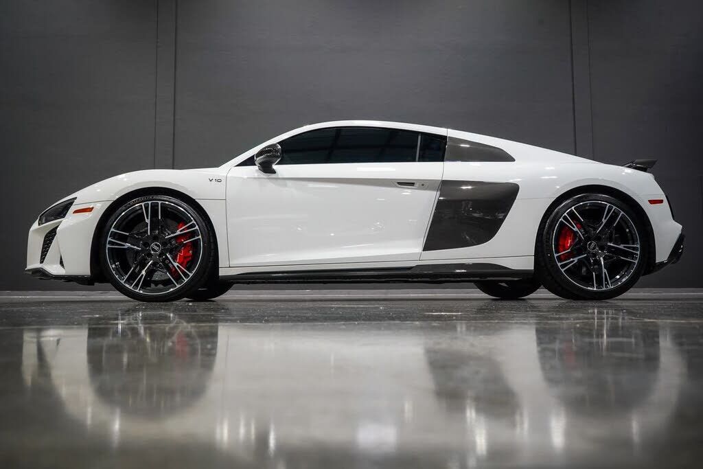 2023 AUDI R8