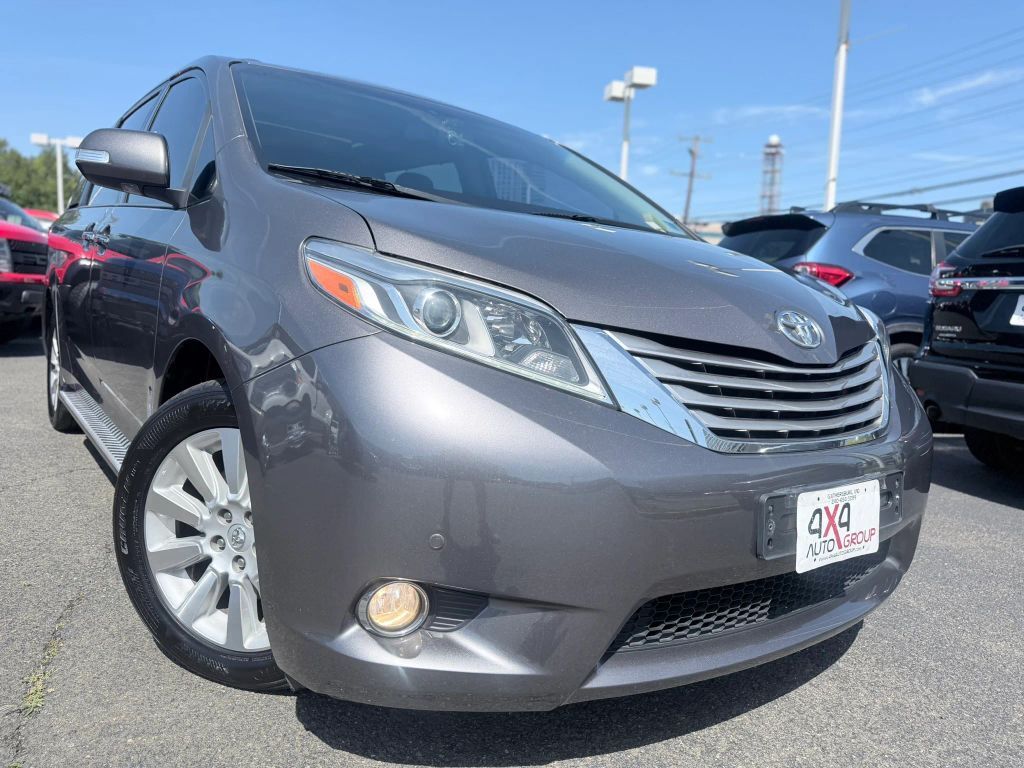 2015 TOYOTA Sienna