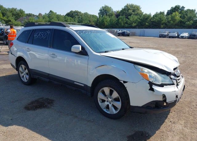 2012 SUBARU Outback