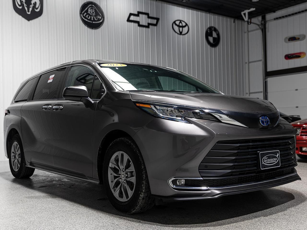 2023 TOYOTA Sienna