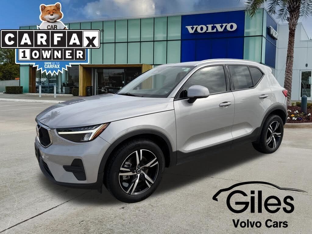 2023 VOLVO XC40