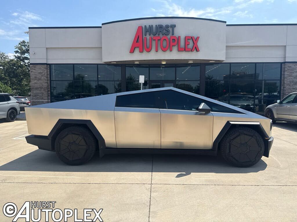2024 TESLA Cybertruck