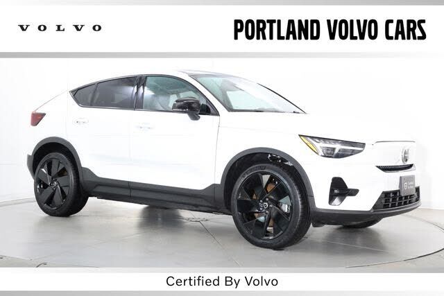 2023 VOLVO C40