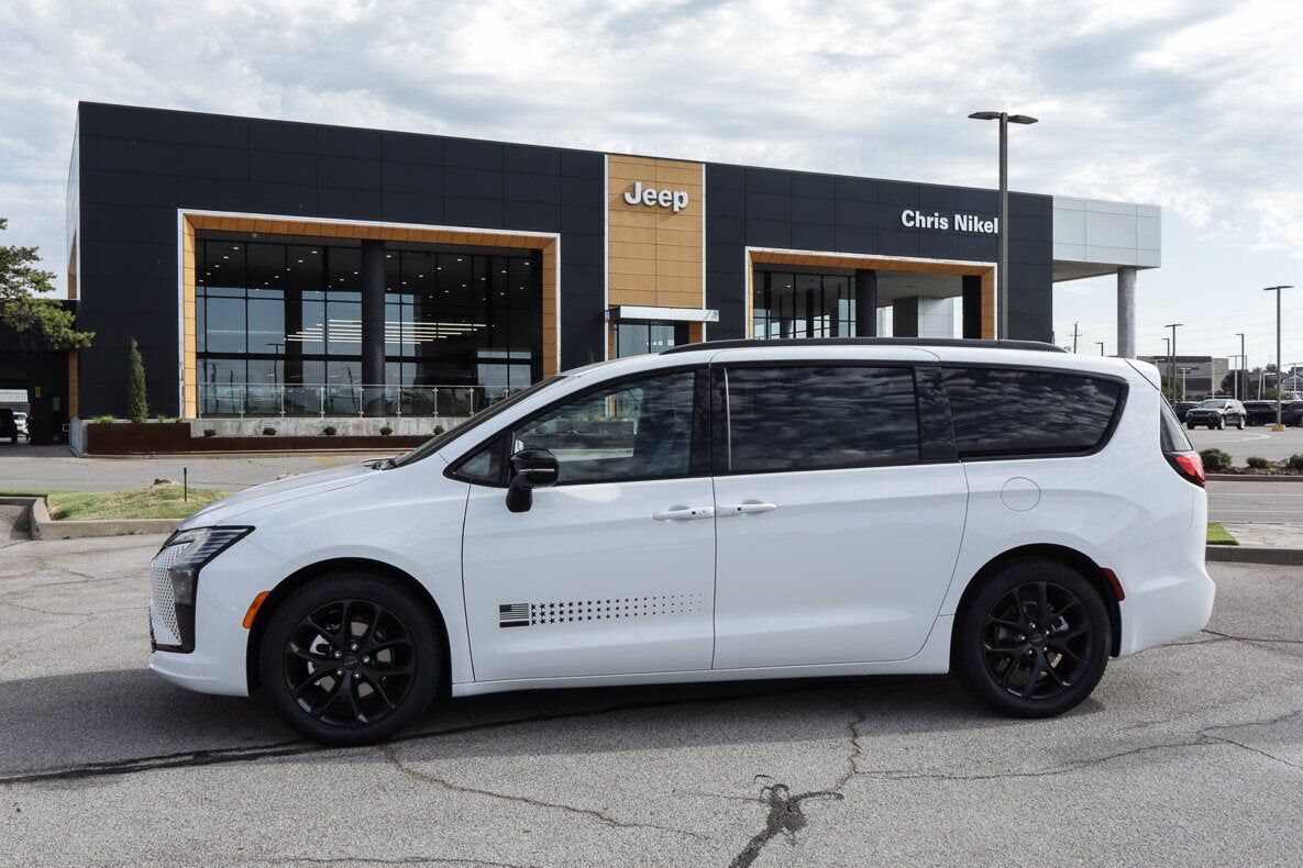 2027 CHRYSLER Pacifica