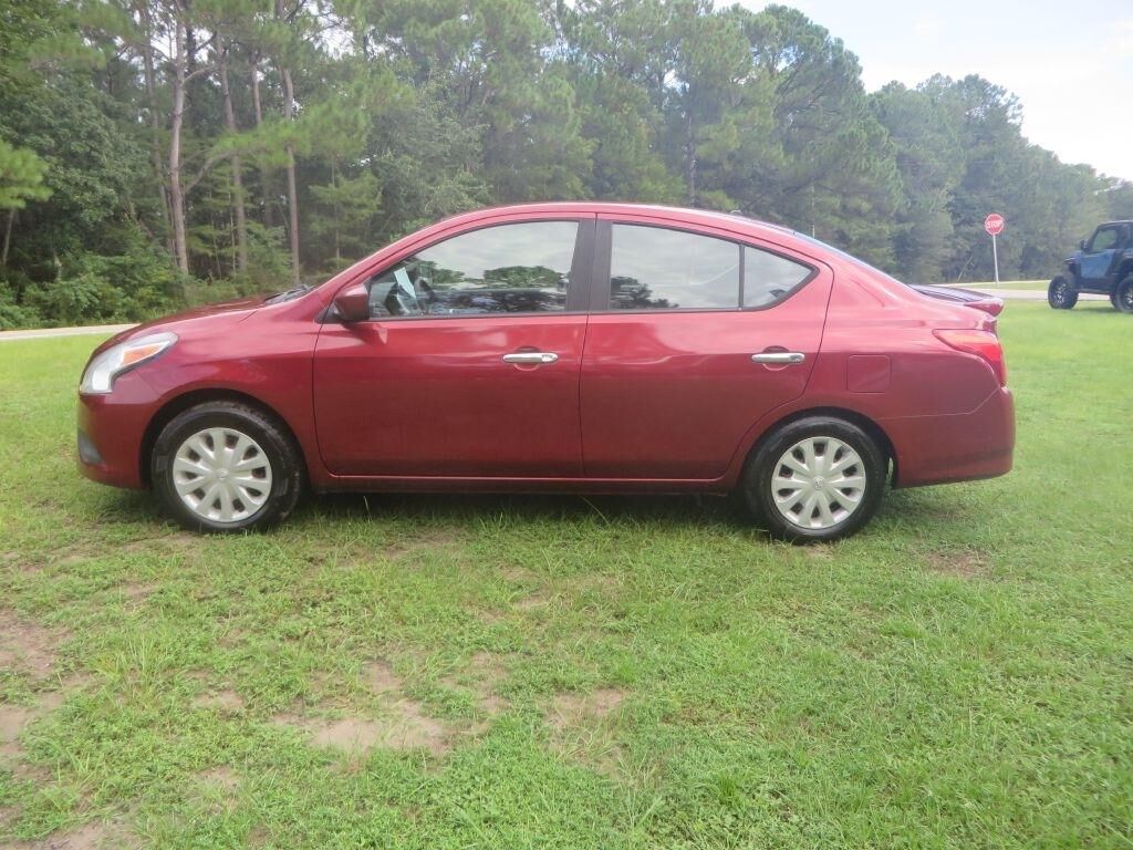 2017 NISSAN Versa
