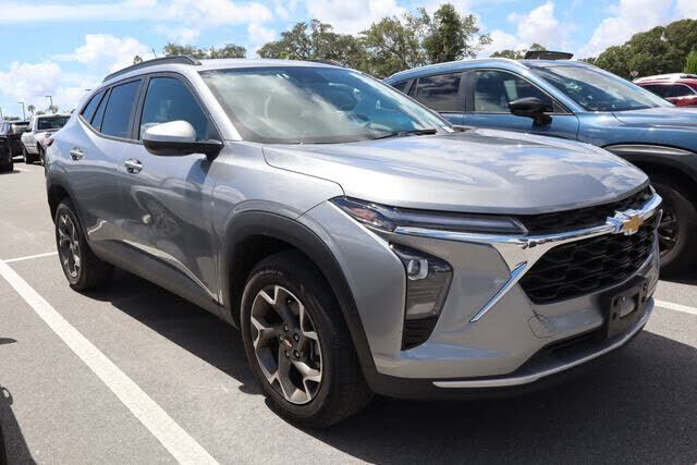 2025 CHEVROLET Trax