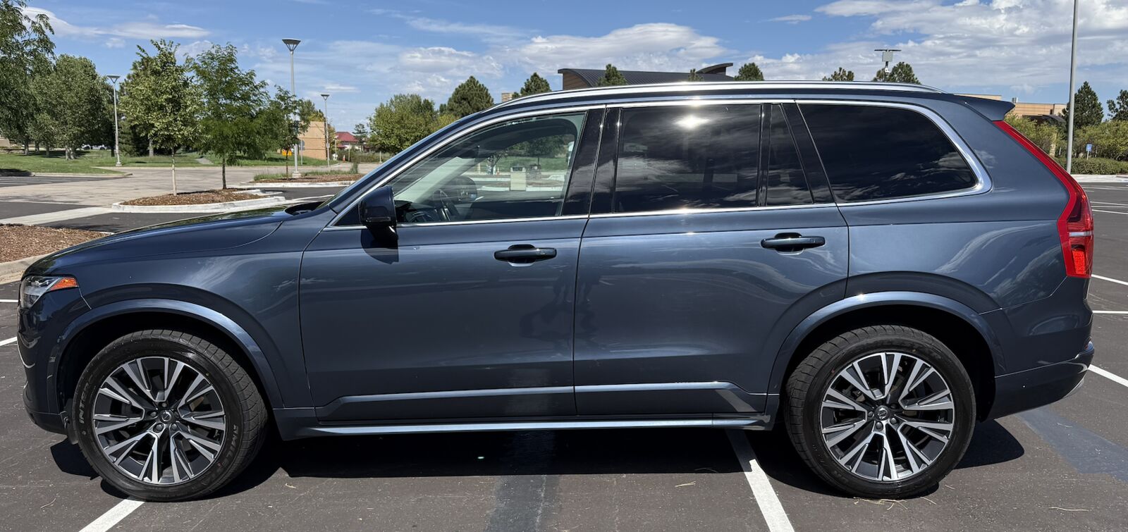 2022 VOLVO XC90