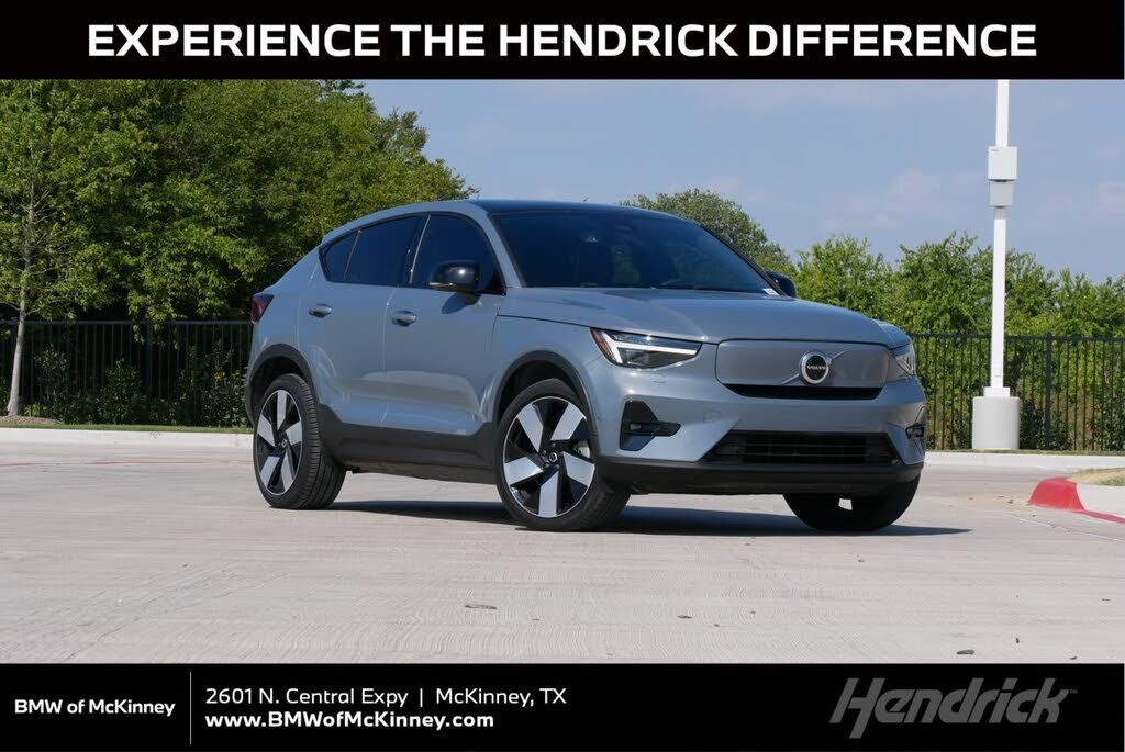 2023 VOLVO C40