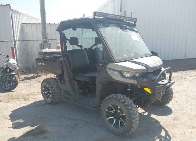 2017 CAN-AM Defender