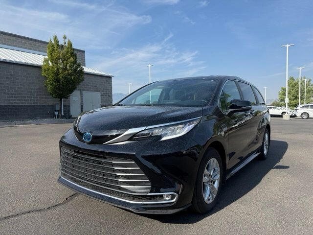 2025 TOYOTA Sienna