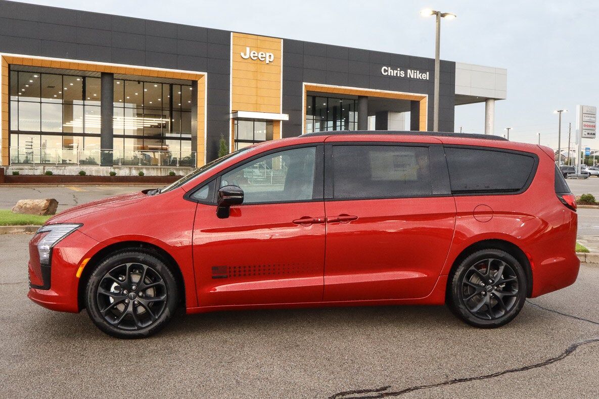 2027 CHRYSLER Pacifica