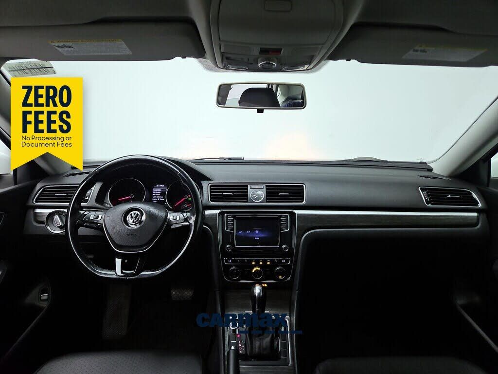 2017 VOLKSWAGEN Passat