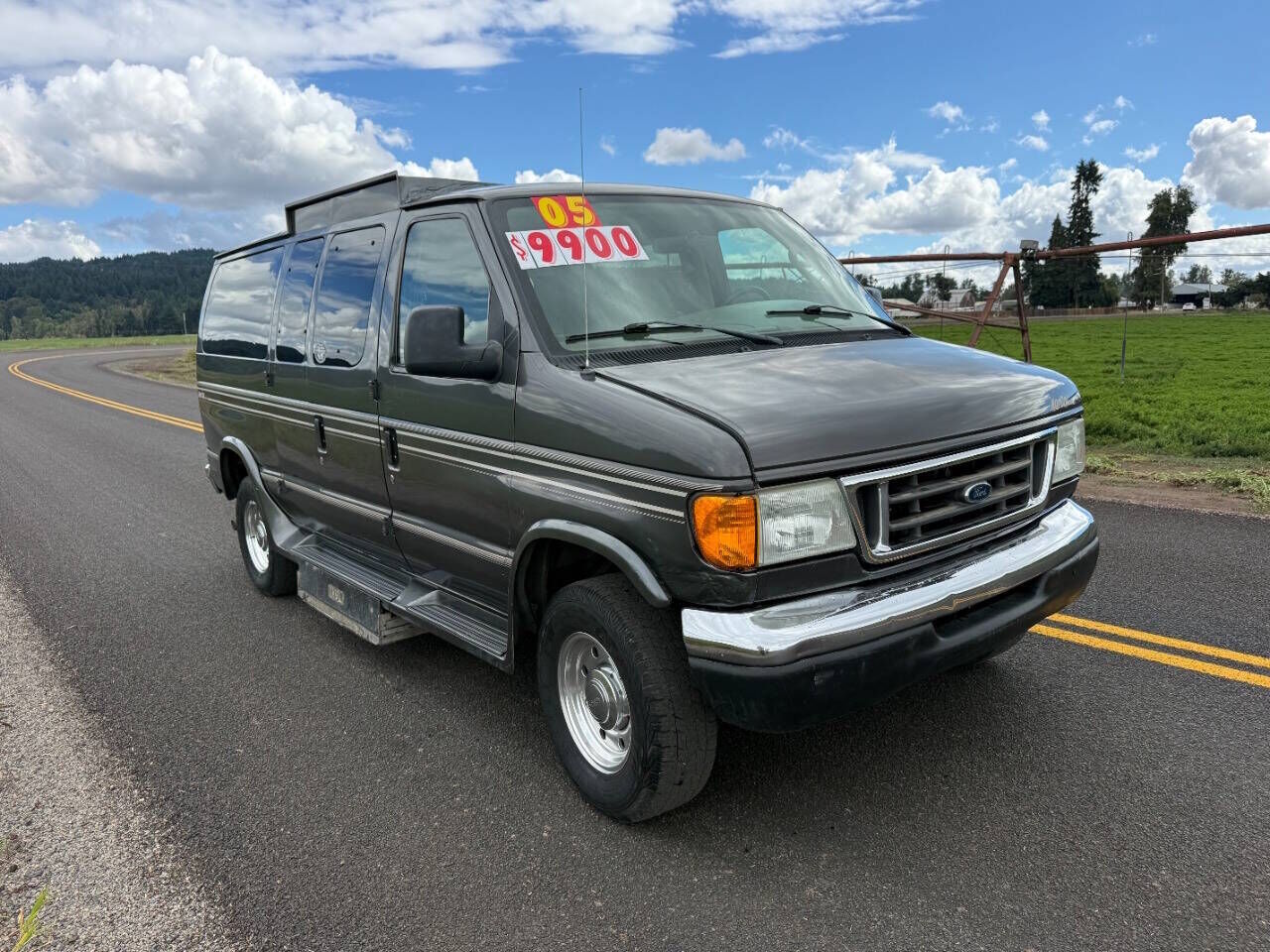 2005 FORD E-350