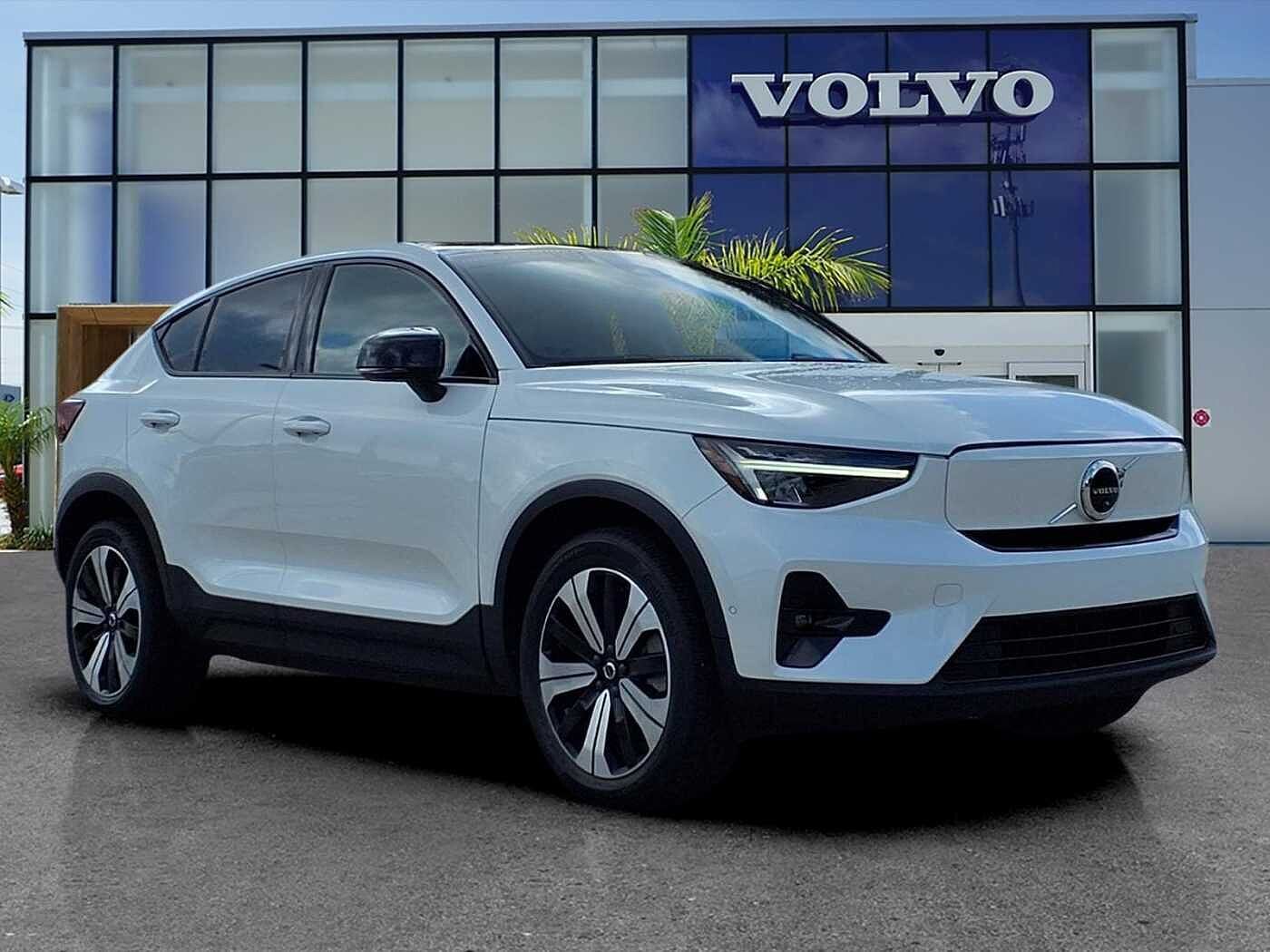 2023 VOLVO C40