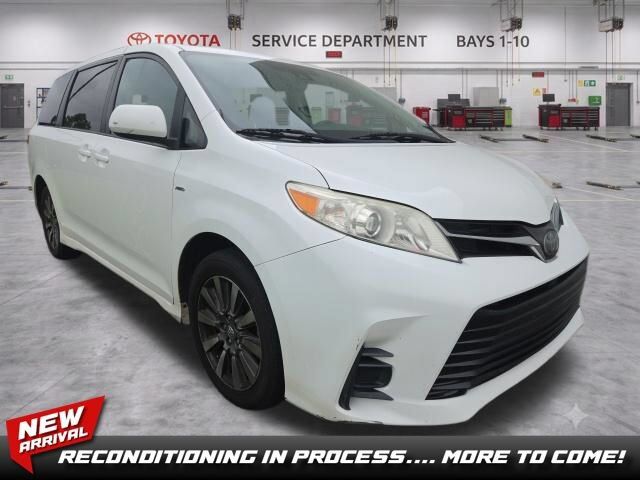 2018 TOYOTA Sienna