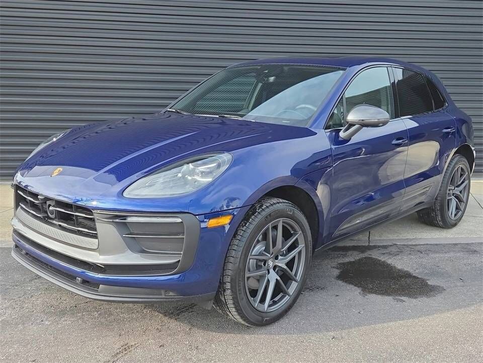 2026 PORSCHE Macan