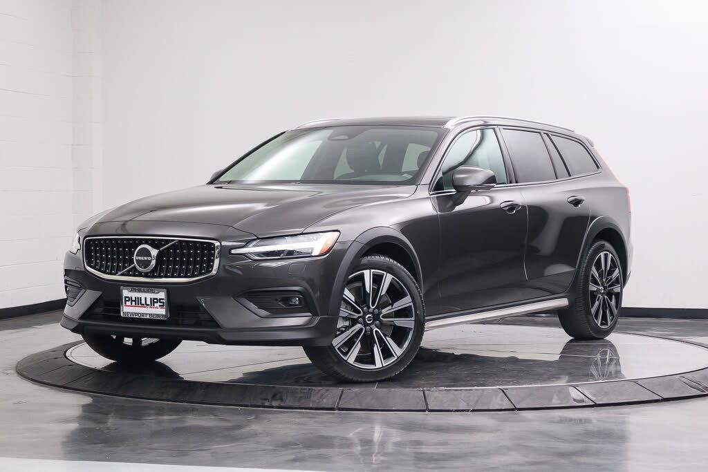 2024 VOLVO V60CC