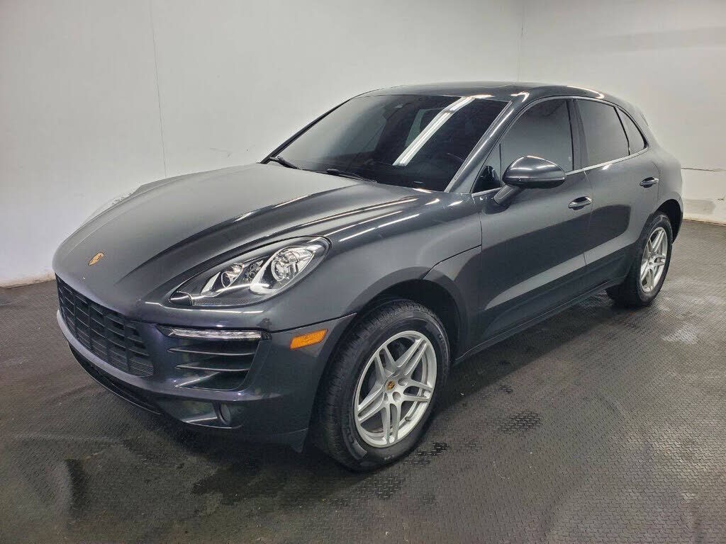 2018 PORSCHE Macan