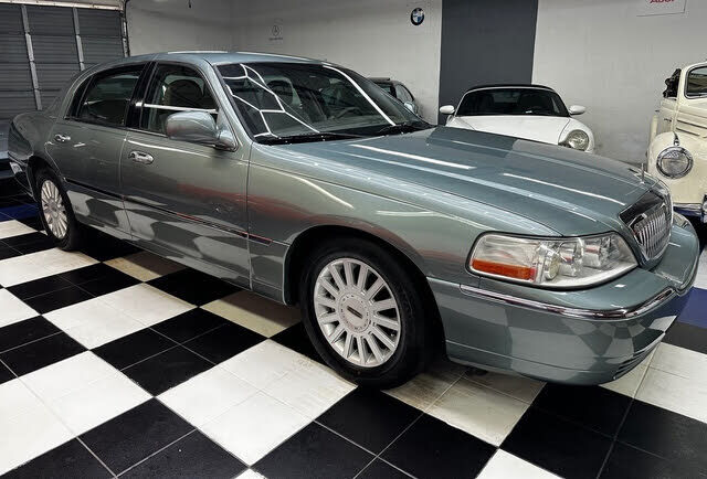 2005 LINCOLN Town Car