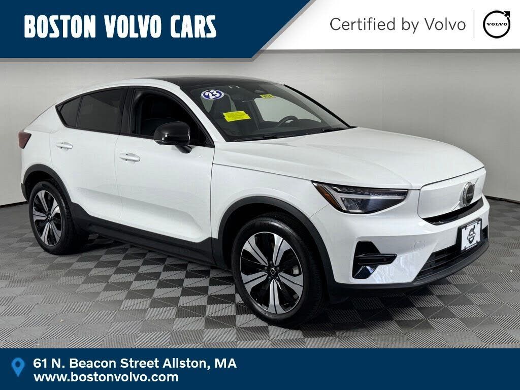 2023 VOLVO C40