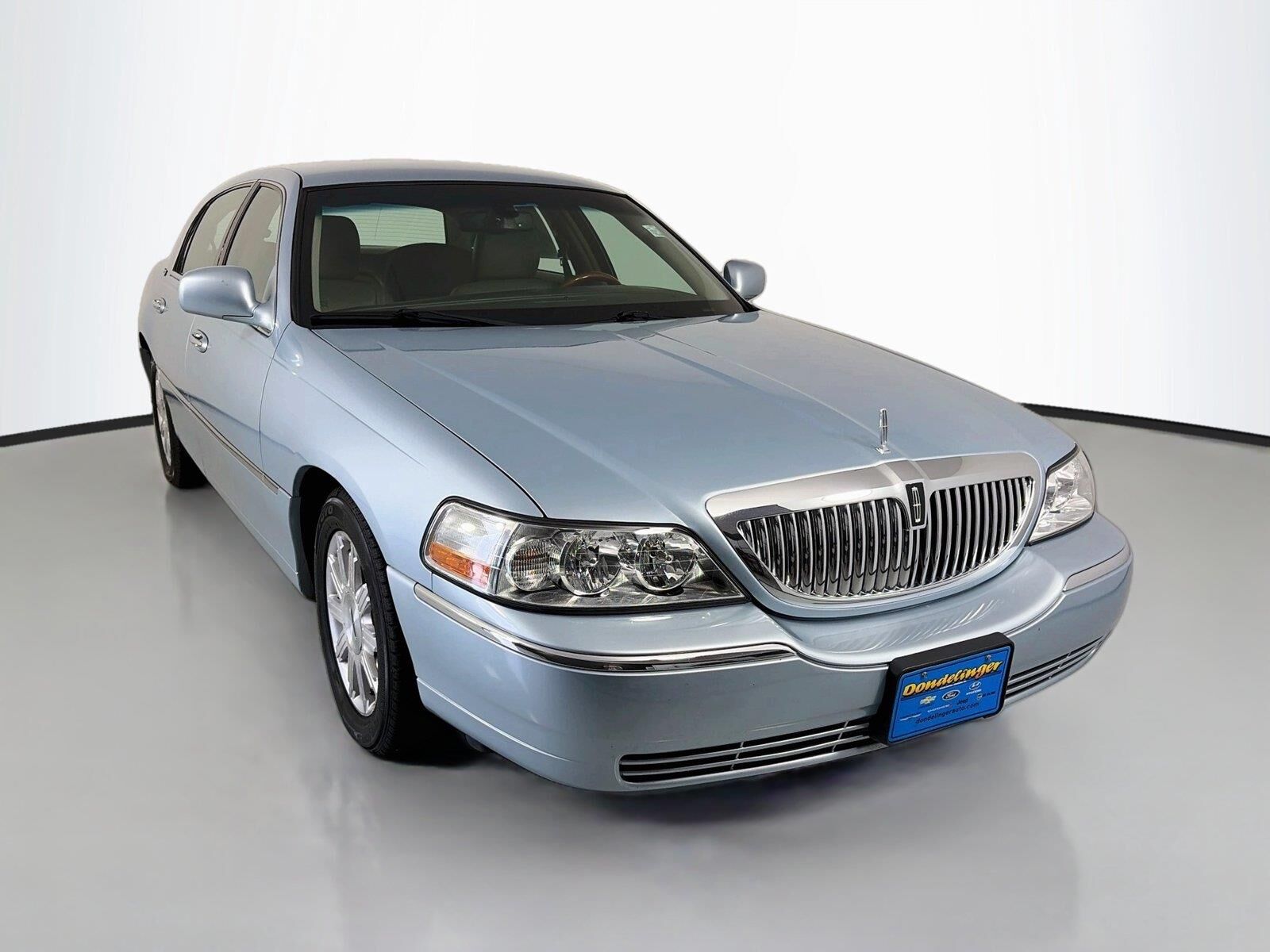 2011 LINCOLN Town Car