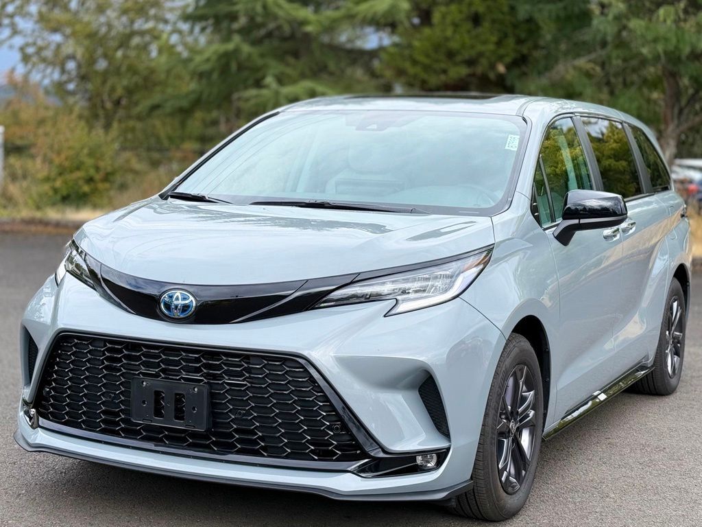 2025 TOYOTA Sienna