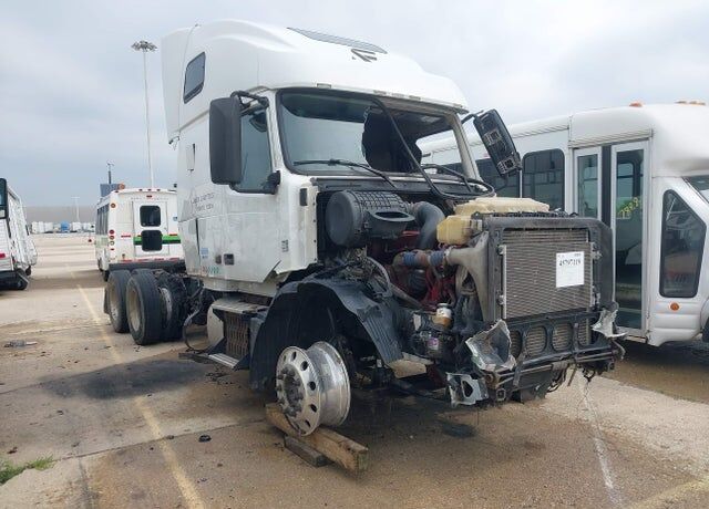 2014 VOLVO TRUCK VNL