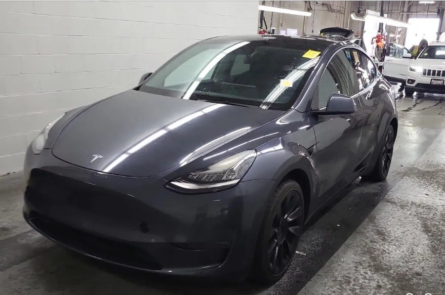 2023 TESLA Model Y