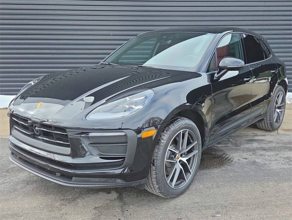 2026 PORSCHE Macan