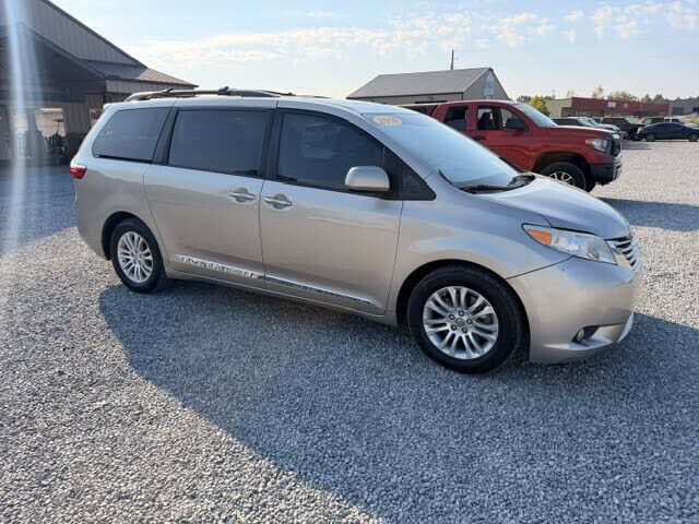 2016 TOYOTA Sienna