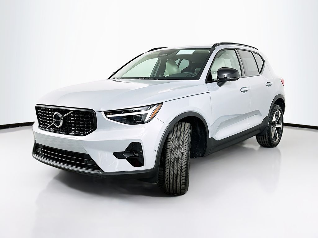 2026 VOLVO XC40