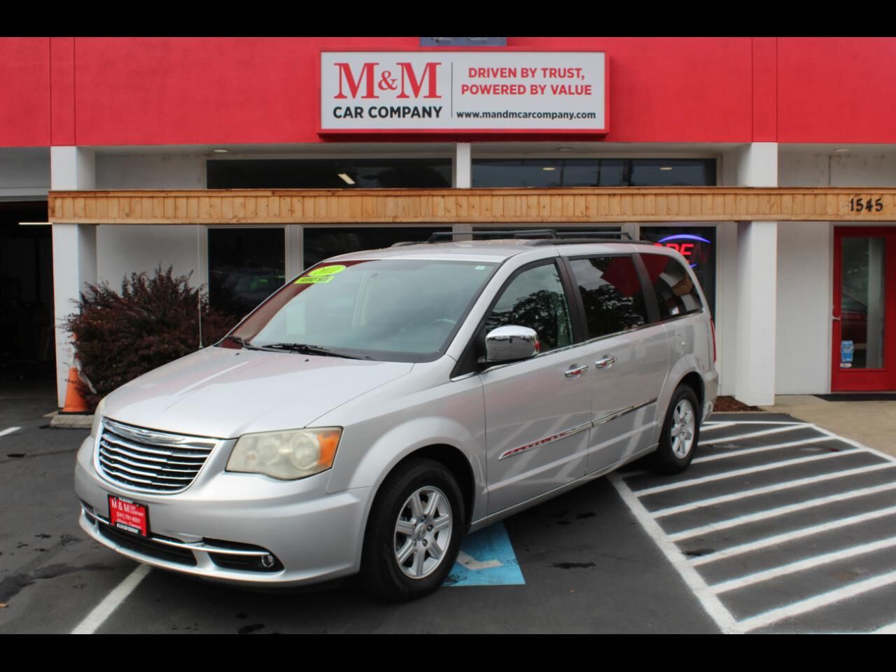2011 CHRYSLER Town and Country