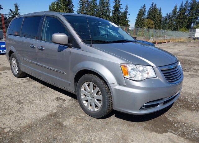 2015 CHRYSLER Town and Country