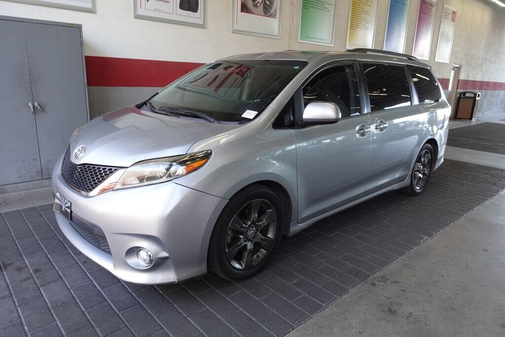 2016 TOYOTA Sienna