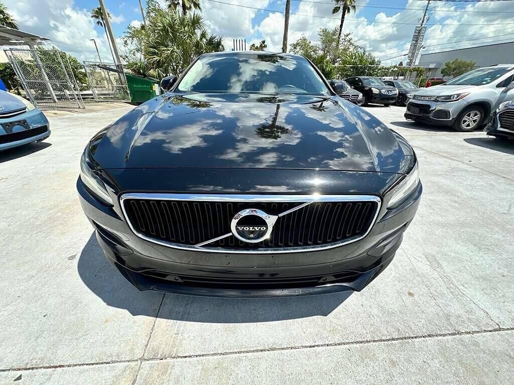 2018 VOLVO S90