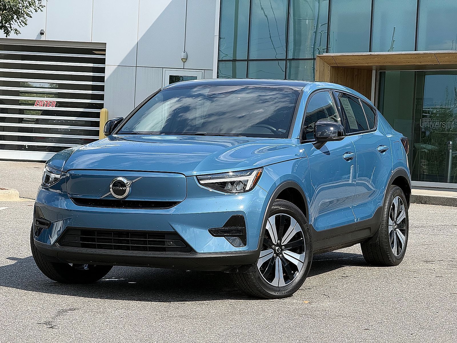 2023 VOLVO C40