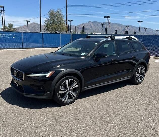 2024 VOLVO V60CC