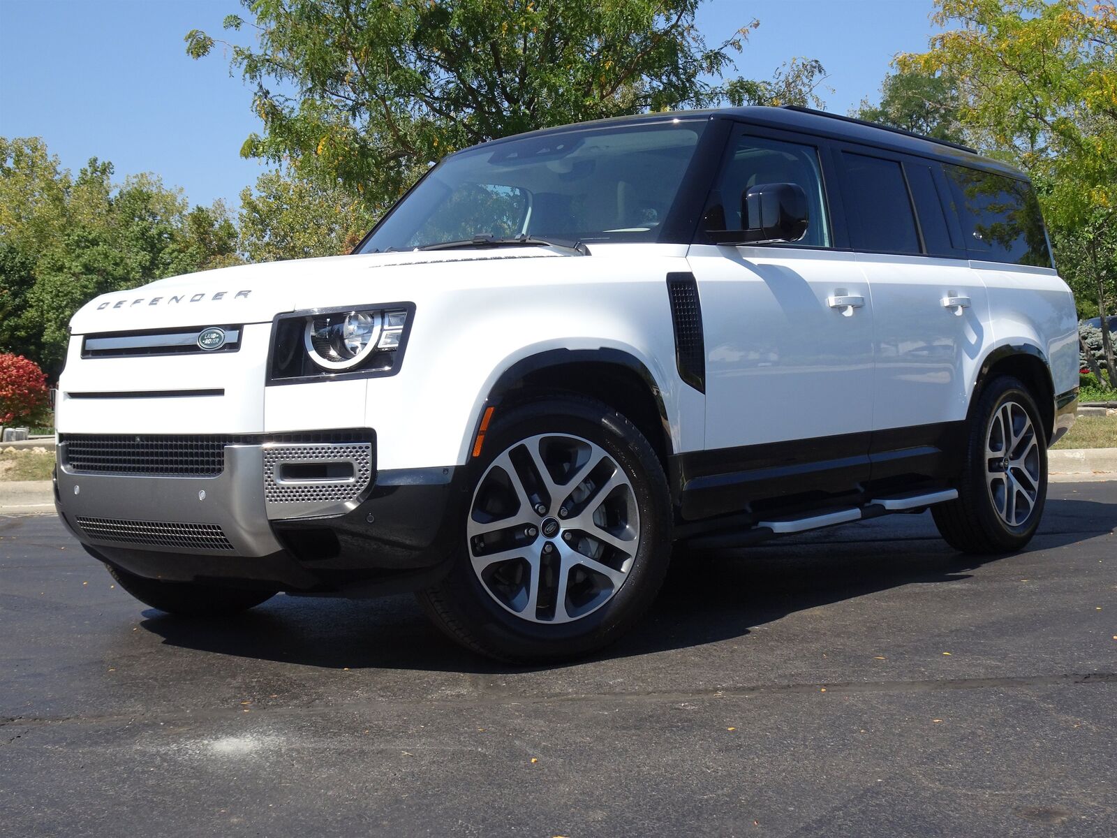 2023 LAND ROVER Defender