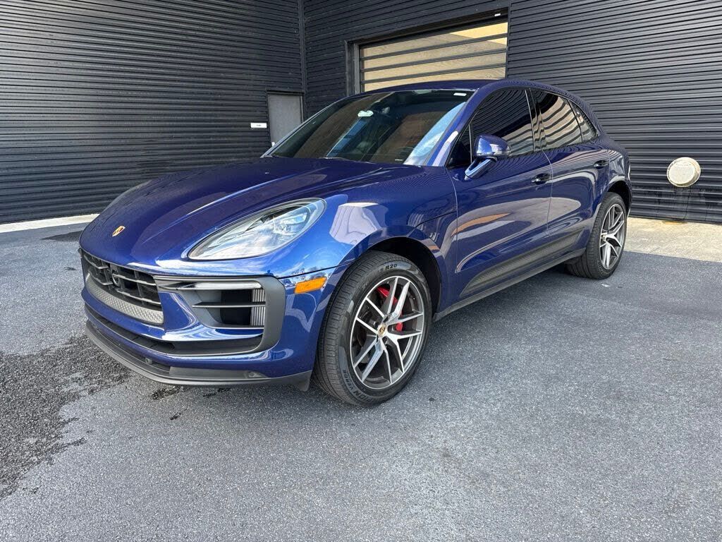 2025 PORSCHE Macan