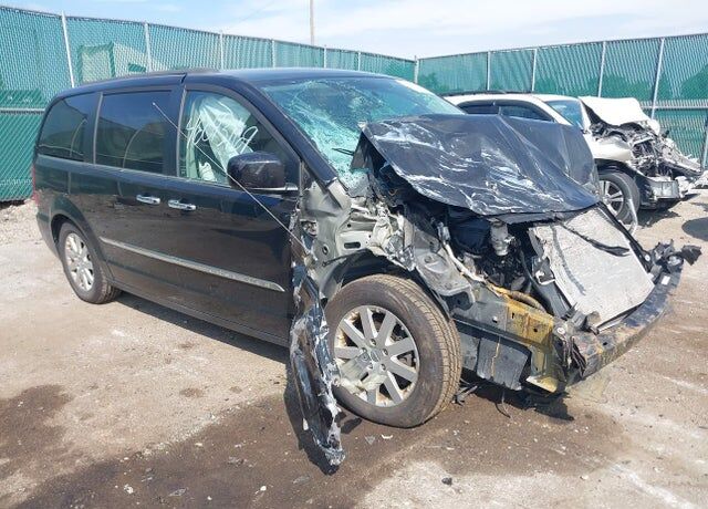2015 CHRYSLER Town and Country