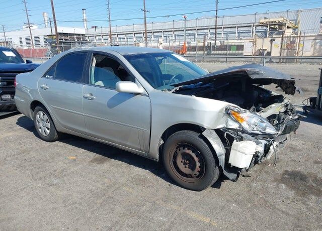 2004 TOYOTA Camry
