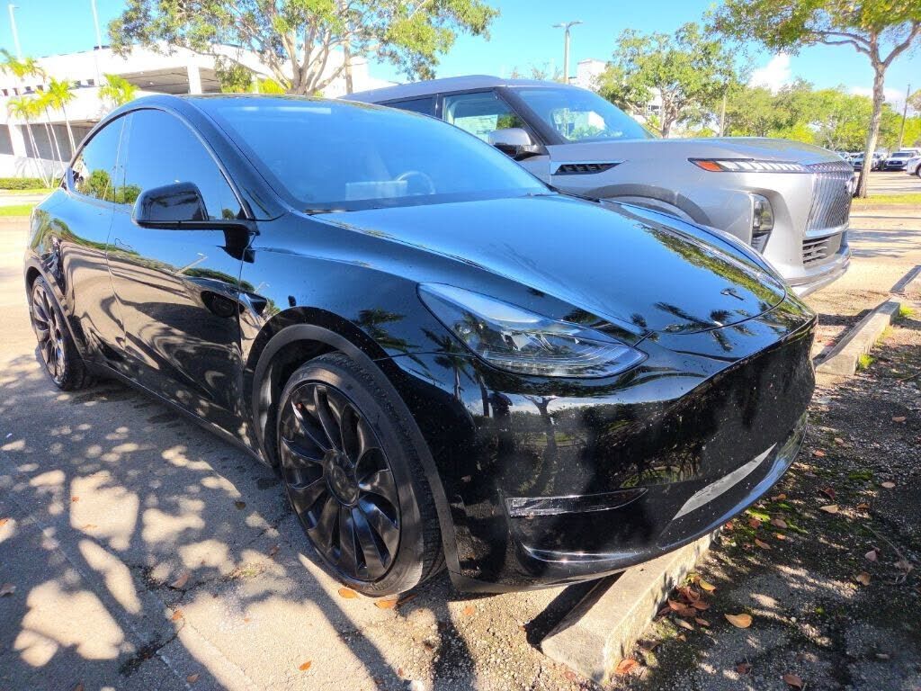2024 TESLA Model Y