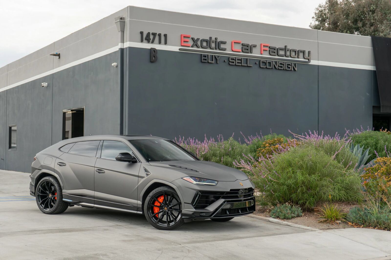 2023 LAMBORGHINI URUS