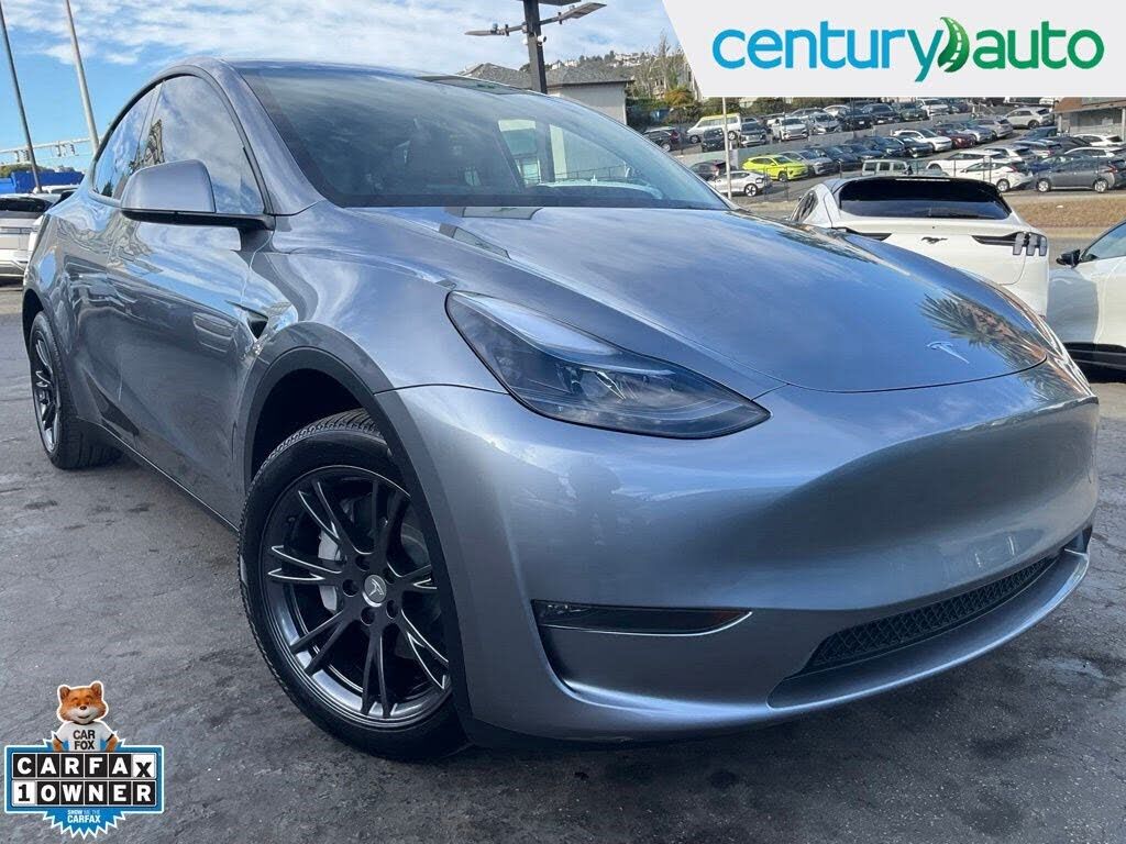 2025 TESLA Model Y