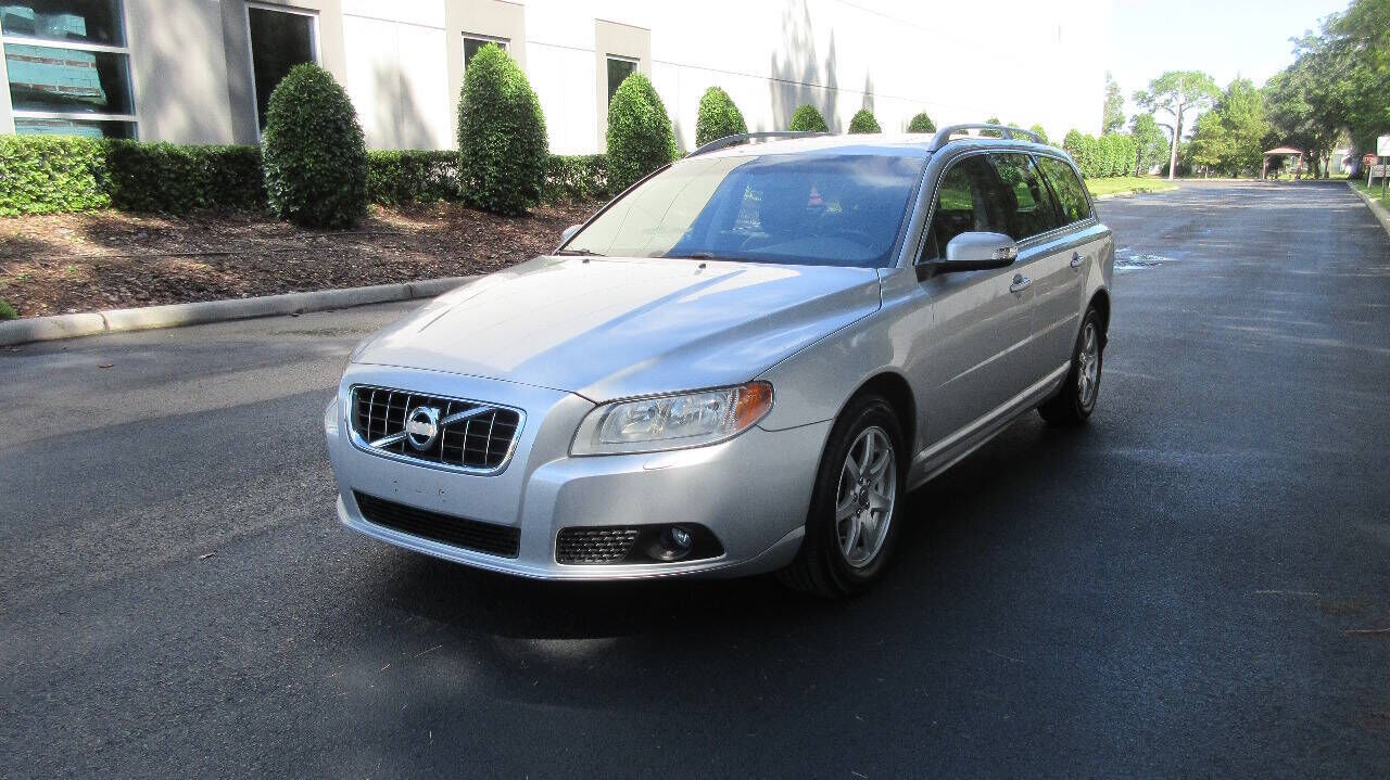 2010 VOLVO V70