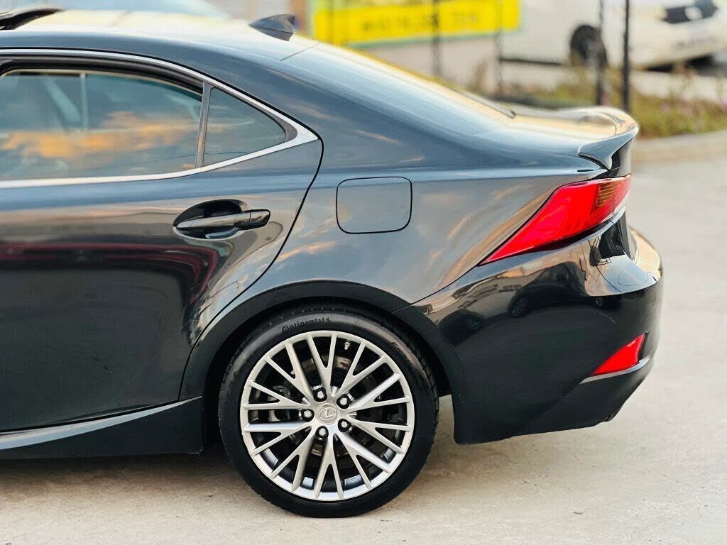 2017 Lexus IS