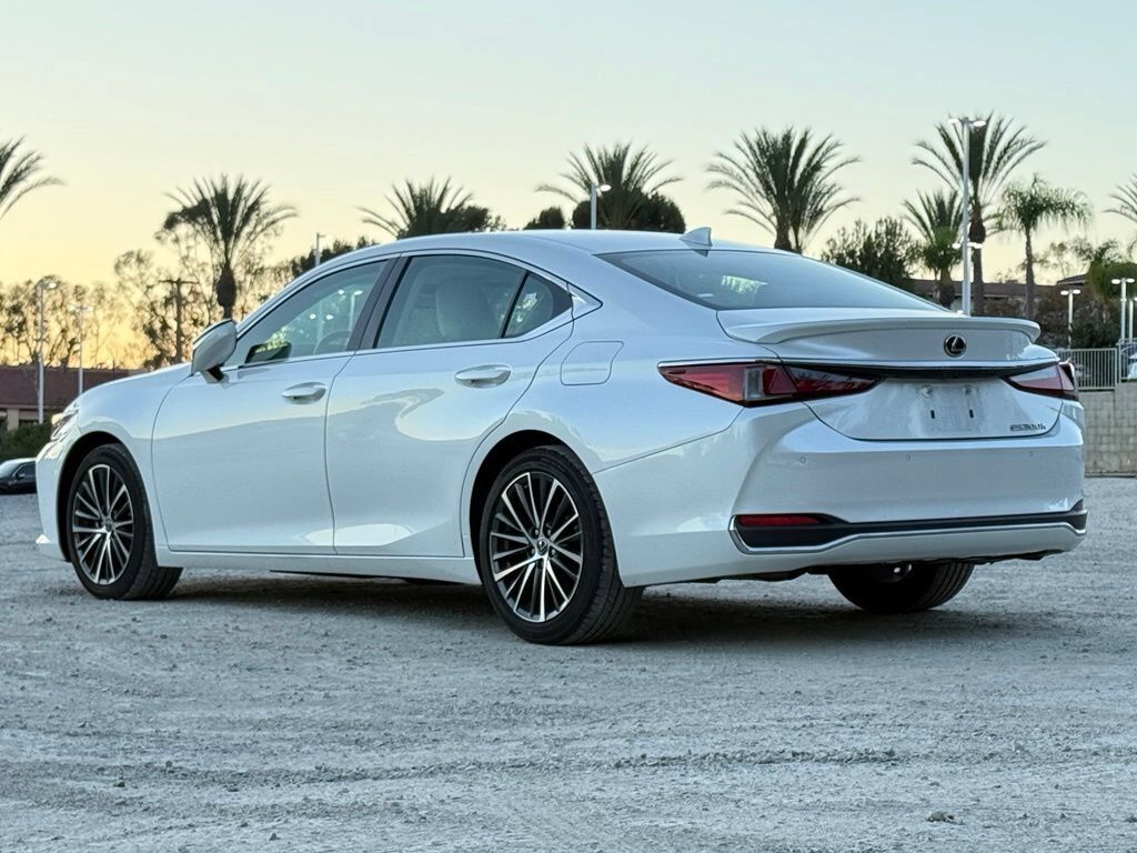 2023 Lexus ES