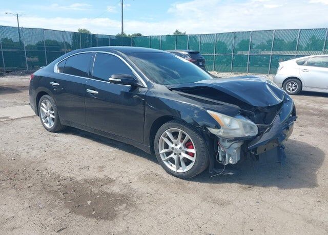 2010 NISSAN Maxima